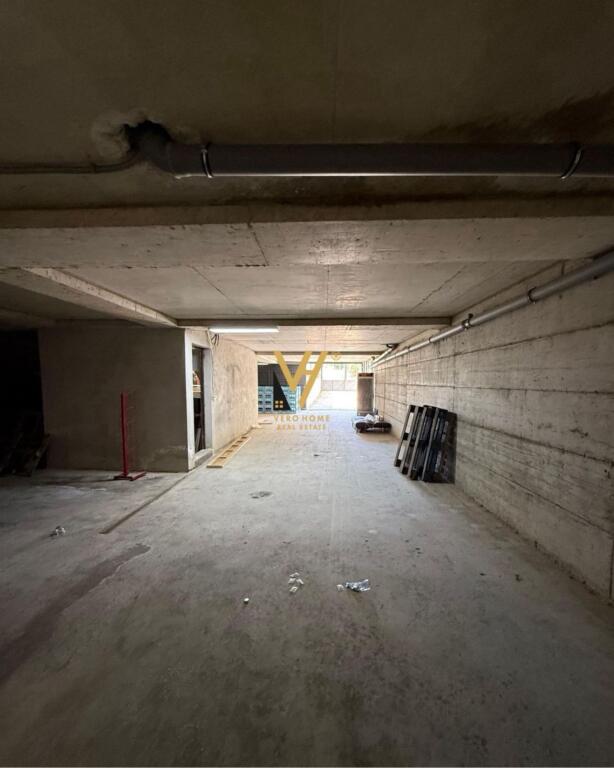 JEPET MAGAZINE 200 M2 ME QERA NE KOMBINAT 50.000 LEKE