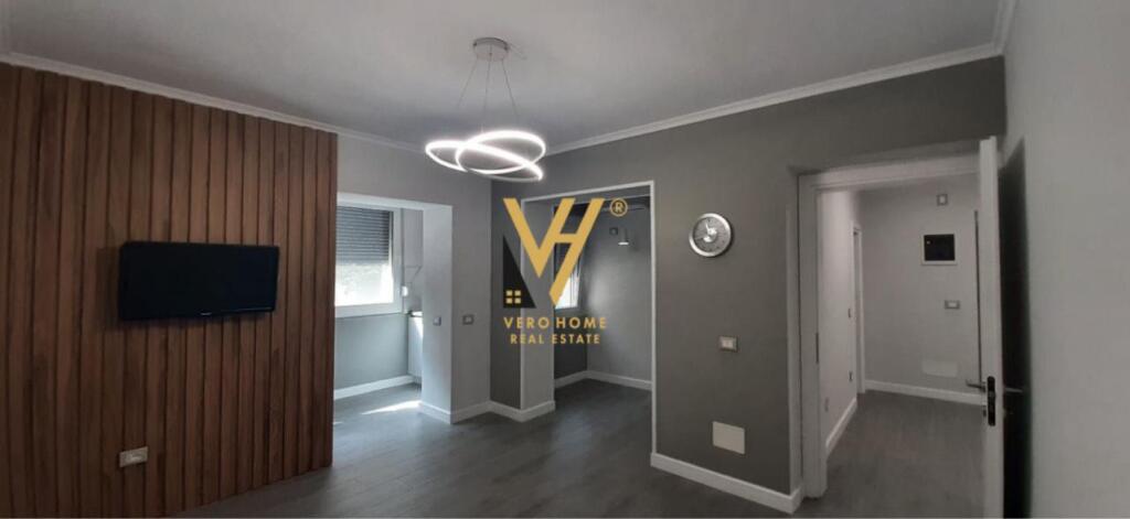 JEPET ZYRE 59 M2 ME QERA TE SHKOLLA E KUQE 500 EURO