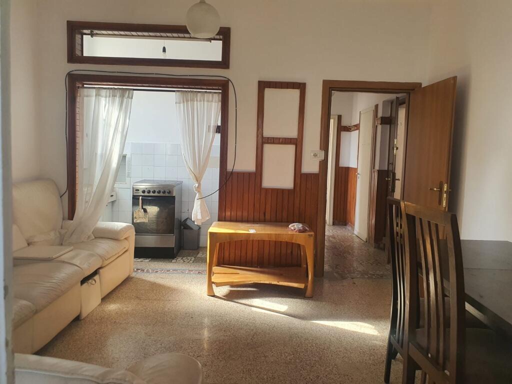 2+1, existing furnished apartment, on Durres road price 350 thousand lek
