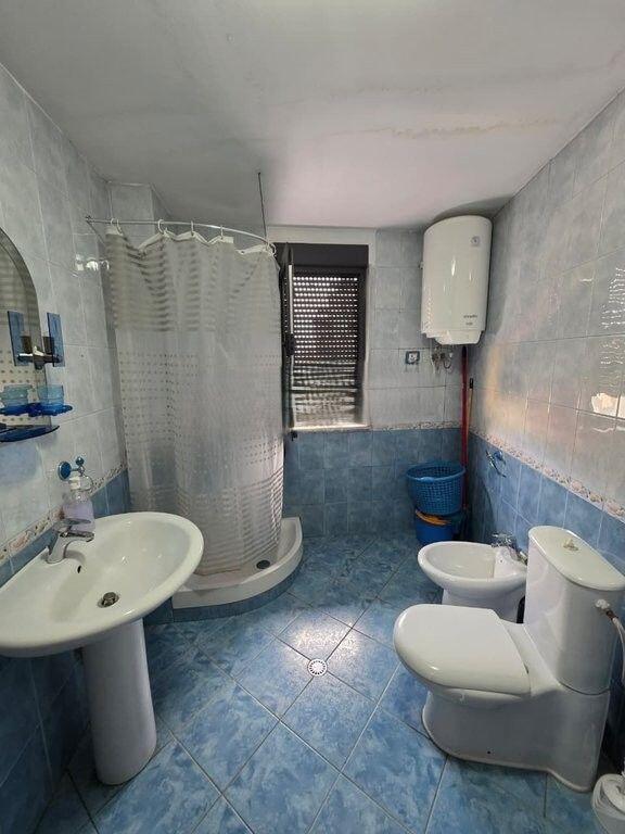 APPARTAMENTO 2+1+ POSTO AUTO IN AFFITTO VICINO A ''EYE OF TIRANA'', CENTRO 700 € /Mese