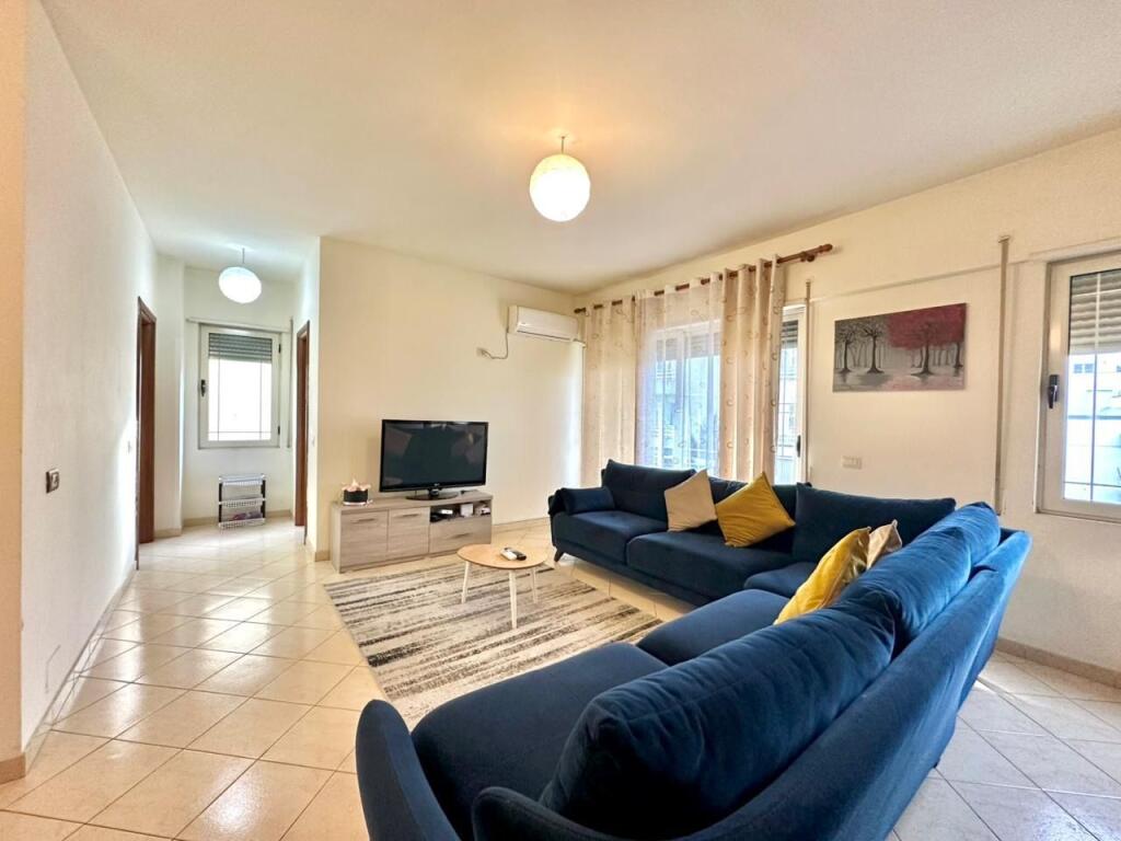 Apartament me qera 2+1+parkim Liqeni i thate