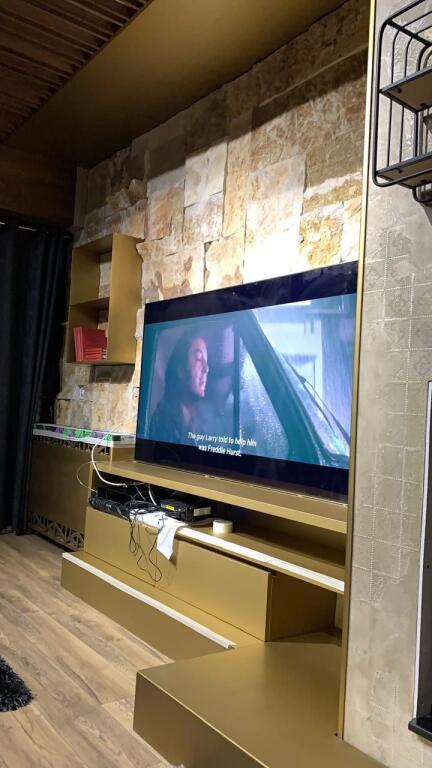 Jepet me Qira Penthouse 4+1+3+garazhd Liqeni i thate