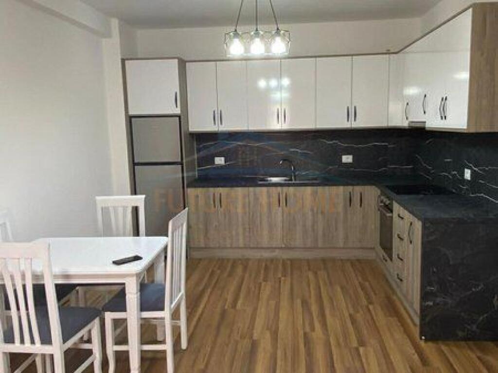Shitet , Apartament 1+1 Unaza e re , Tirane