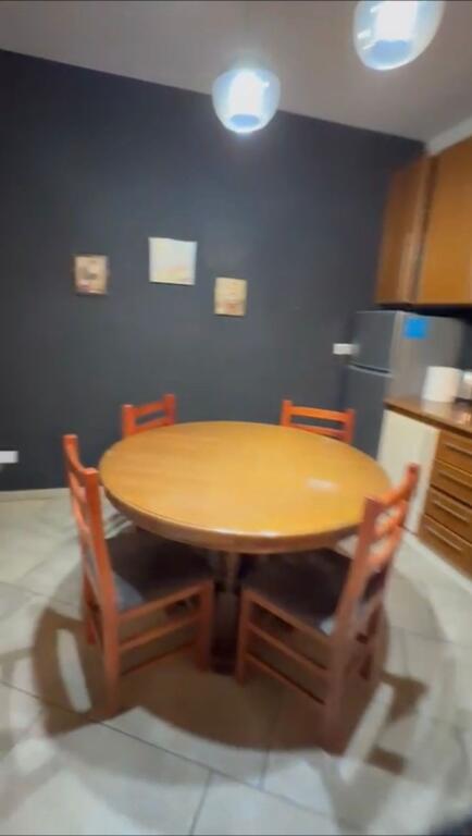 Jepet me Qira Apartament 2+1 tek Rruga Fortuzi ne Qendër Te Tiranes