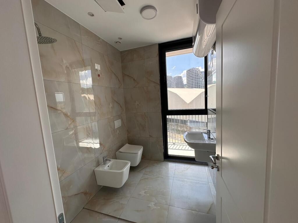 Jepet apartament  me qira  2+1 + post parking  Rruga e kosovarv Lake View,Rezidenc  Kati 2  Cmimi 1400 euro