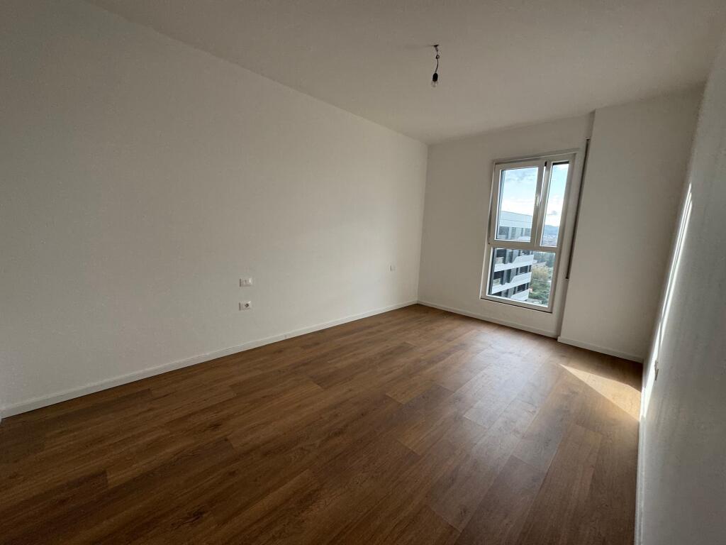 Apartment 1+1 for rent 📍 Trio Tower 🏢 Floor: 8 💶 Price: 55,000 lek / month 🛋 Condition: Partially furnished