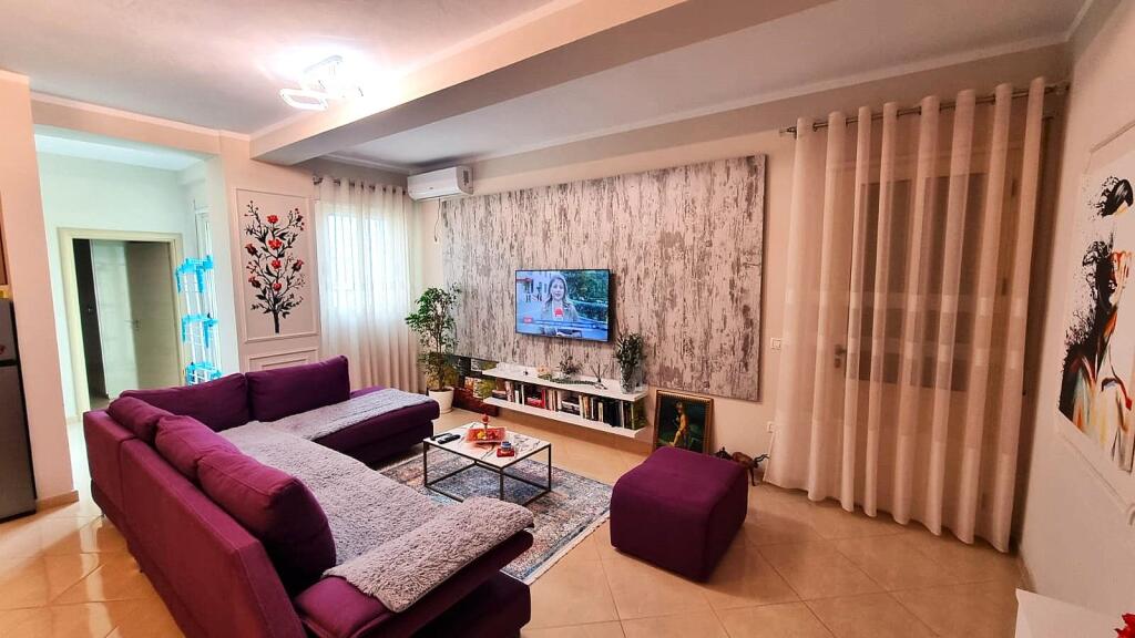 Apartament i bollshëm me një dhomë gjumi dhe tarracë në zonën e BULEVARDIT