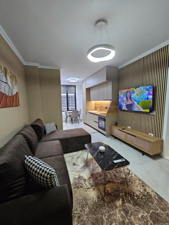 Jepet me qira apartament 1+1 📍 5 Maji, Tiranë💰 Çmimi: 50,000 lekë në muaj