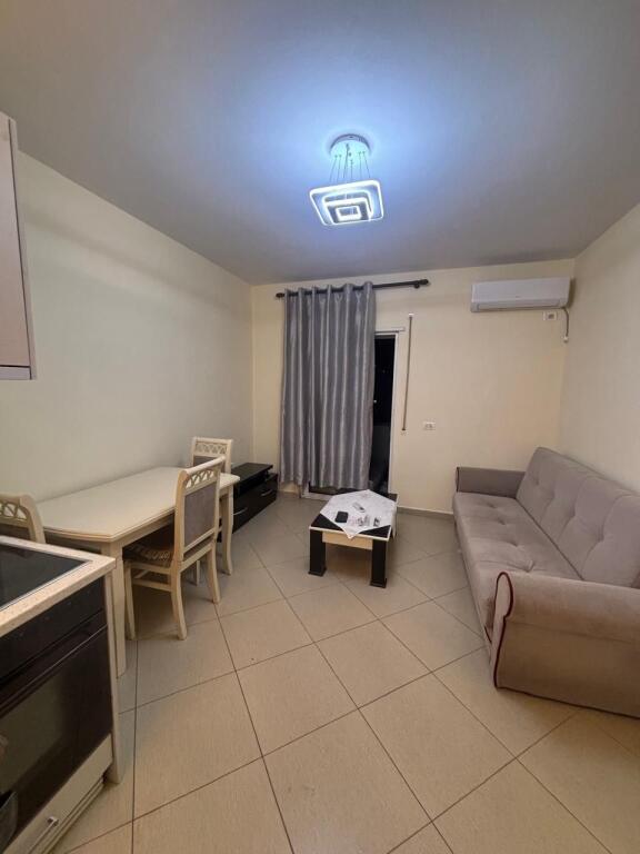 🏢Ne zonen e Rruges se Dibres,pas Spitalit Amerikan 2 jepet me qera apartament,1+1,i mobiluar 50,000Leke