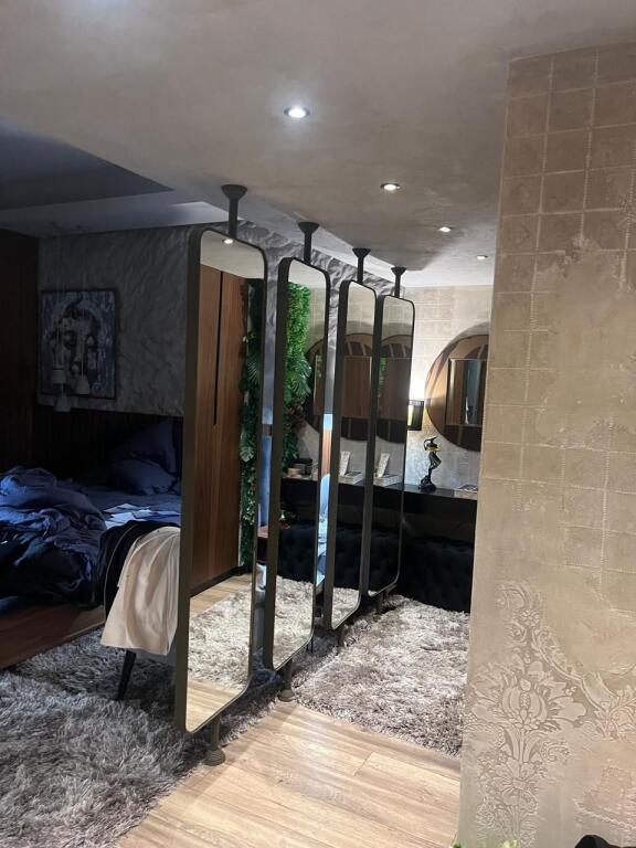 Jepet me Qira Penthouse 4+1+3+garazhd Liqeni i thate