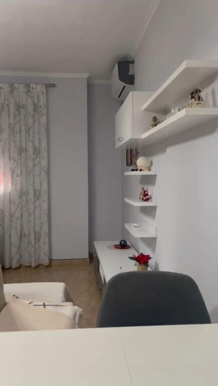 Qera, Apartament 1+1, Porcelan, 450 Euro/Muaj.