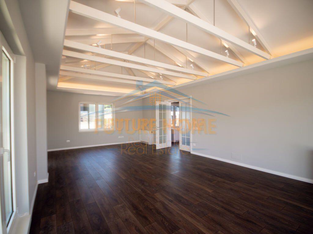 Qera, Vile me Pishine, Akacia Hills, Mjull-Bathore