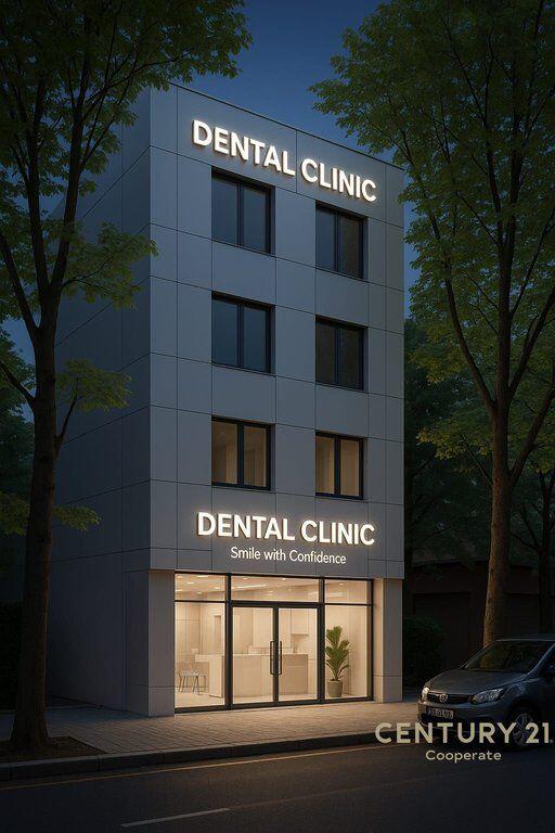 WE SELL A 4-STORY COMMERCIAL BUILDING IN THE CENTER OF XHAMLLIK 1,360,000 €