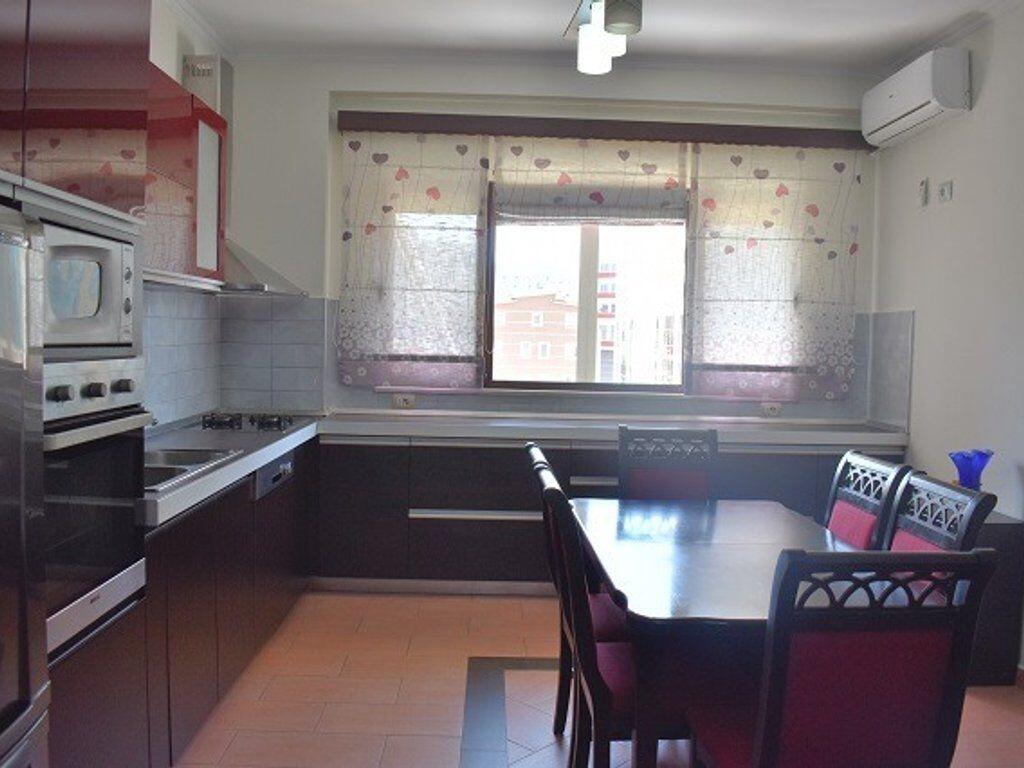 Qera, Apartament 3+1+2, Rruga 5 Maji
