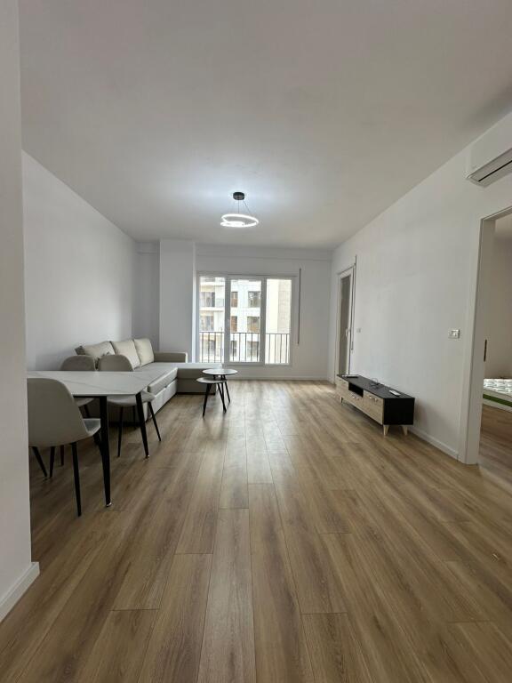 Apartament me qera 1+1