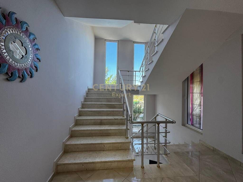 FOR RENT HOTEL BAR RESTAURANT!
