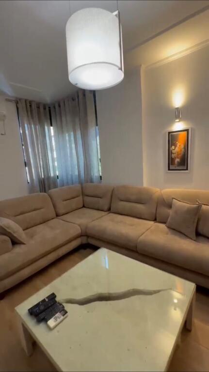 1+1,i mobiluar luks te bulevardi zogu i pare,750 euro