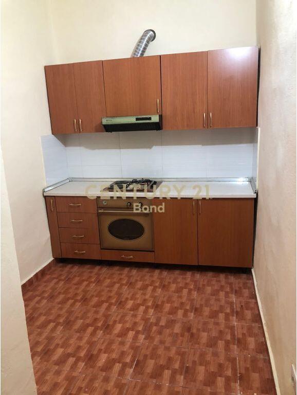 Shtepi me qera prane Rruges se Barrikadave