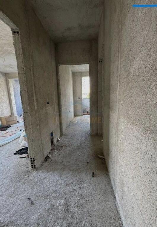 Shitet Apartament 2+1+2, Fusha e Aviacionit – përballë shkollës “Dhora Leka”, Tiranë