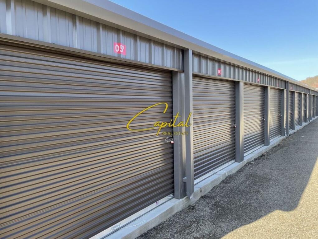 MAGAZINE ME QERA 135 M2 ISH SHESHI SHQIPONJA 800 EURO