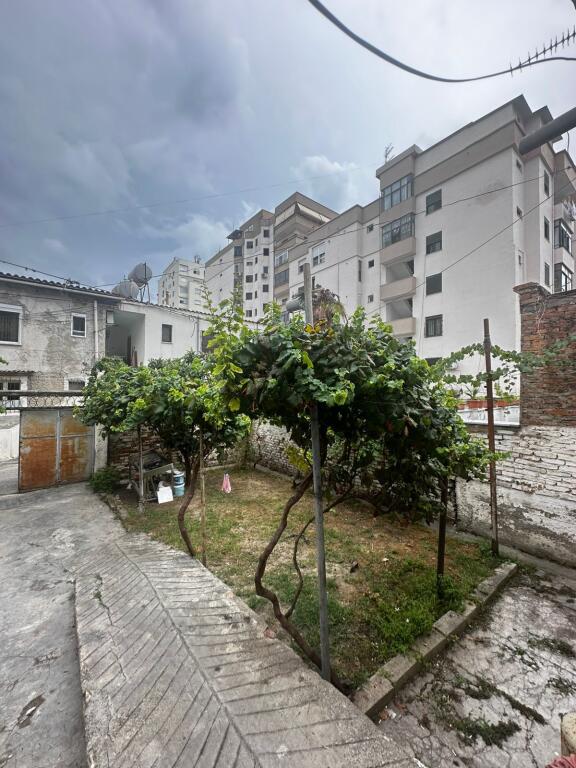 🏡 SHITET SHTËPI PRIVATE – PRANË POLICISË, DURRËS