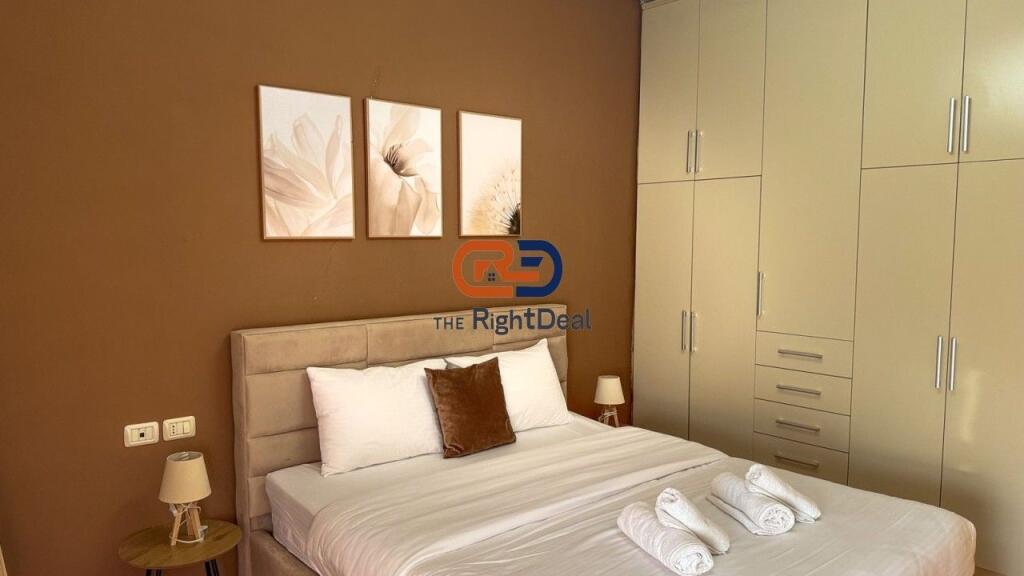 Prane Rruges Se Barrikadave, Shitet Apartament 1+1+Post Parkimi, Mundesi Ideale Investimi !!