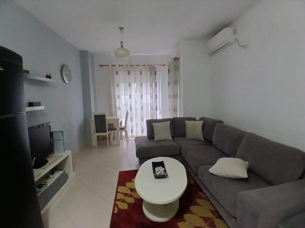 Jepet Me Qera Apartament 1+1+1 Ballkon