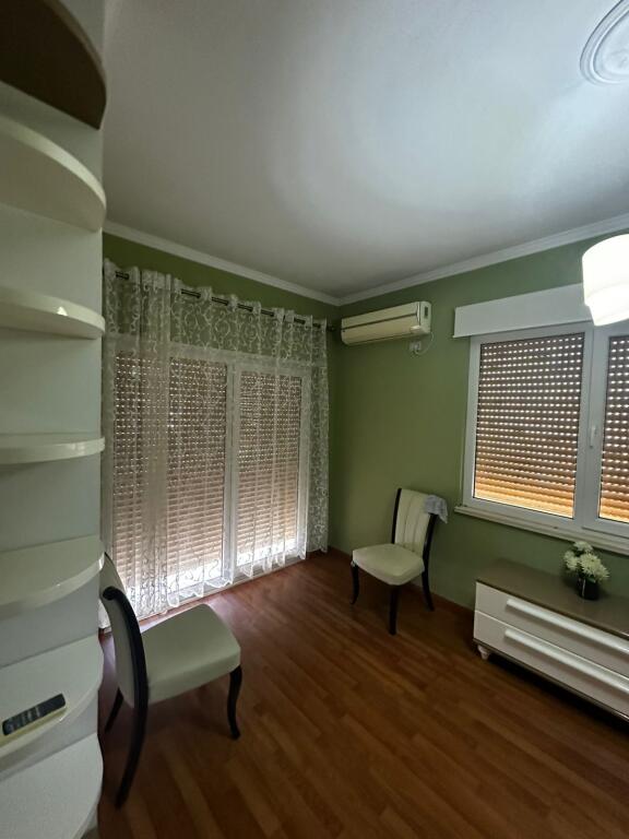 Jepet me qira apartament — për banim Prane muzeumit, Qender, Durrës