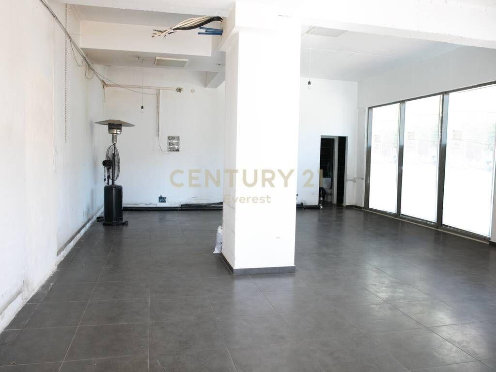 OXHAKU, SHESIM KOMERCIAL 275,000 €