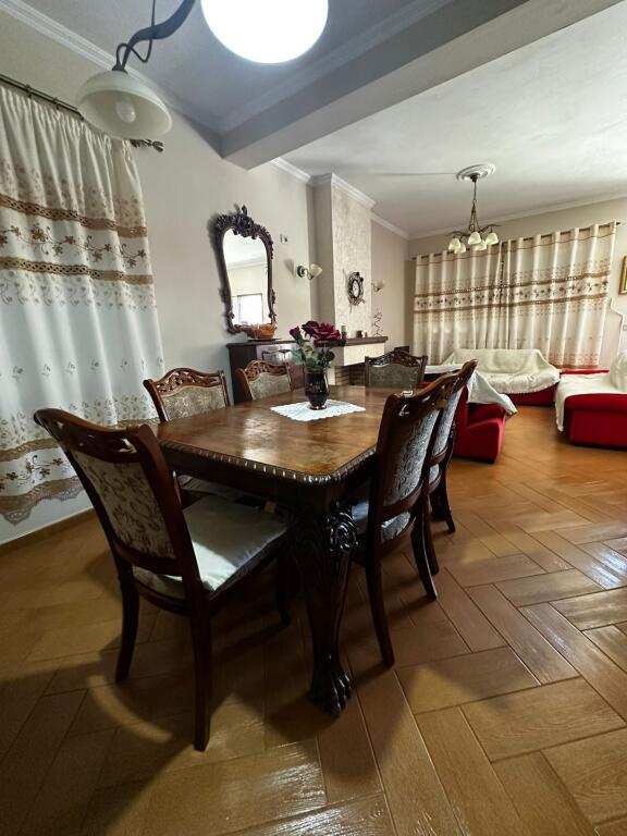 Jepet me qira apartament — për banim Prane muzeumit, Qender, Durrës