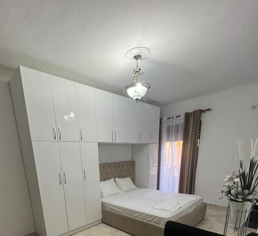 Tek rruga e Barrikadave jepet Garsoniere me qira