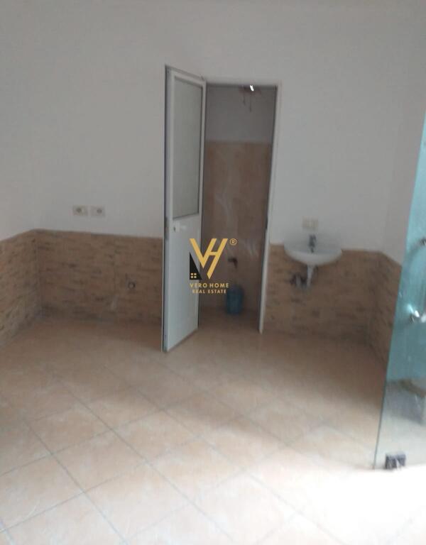 SHOP 20 M2 FOR RENT ON DIBRA STREET 250 EURO