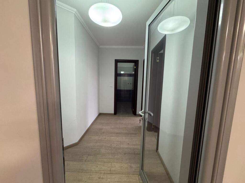 🏢Ne zonen e 21 Dhjetorit ,Rruga Muhamet Gjollesha prane Hotel Mondial shitet apartament 2+1, 258,000 EURO