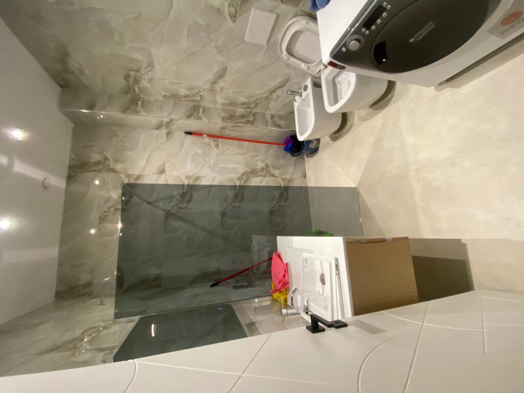 2+1,i mobiluar per here te pare,rruga peti liqeni i thate,800 euro