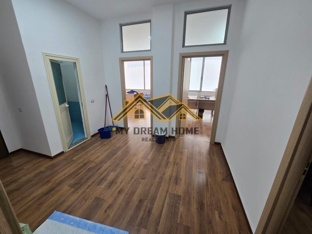 UNITÀ COMMERCIALE IN VENDITA IN STRADA PRINCIPALE VICINO A KAZAZI!