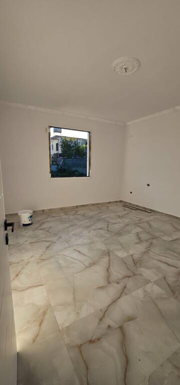 SHITEN 2 SHTEPI PRIVATE NJERA E PERFUNDUAR DHE TJETRRA NE PERFUNDIM E SIPER  RRESHBULL