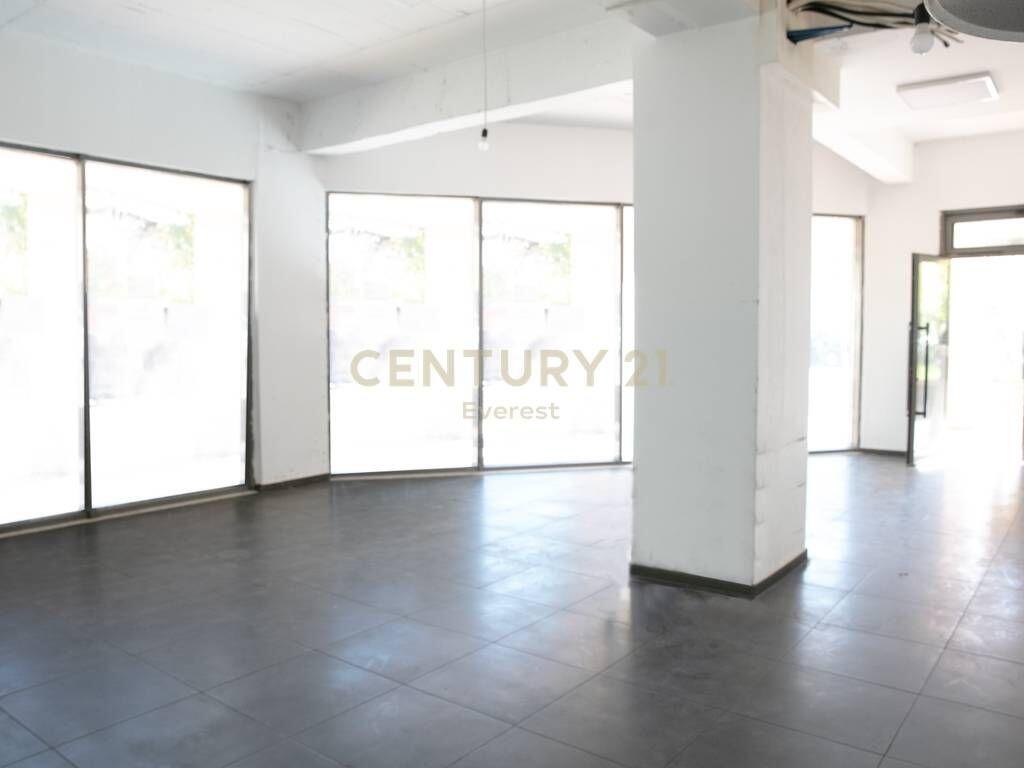 OXHAKU, SHESIM KOMERCIAL 275,000 €