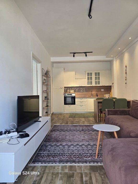 Vendesi in vendita 1+1 con cortile nella Baia di Lalzi! 160.000 €