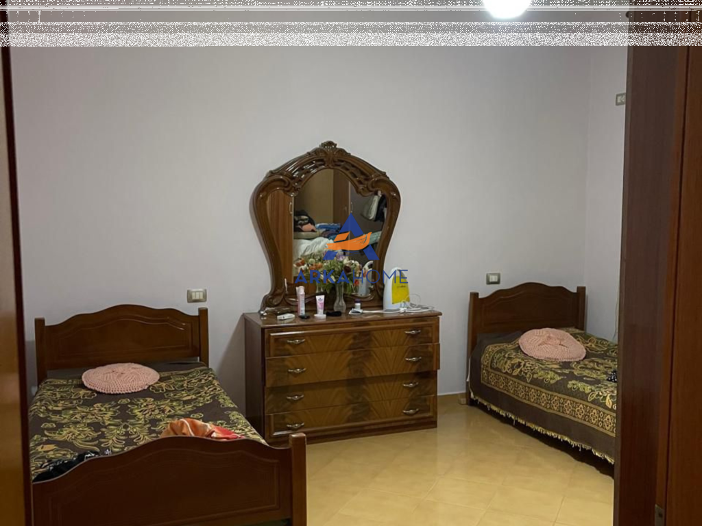 VILLA FOR SALE 300M2 "NEAR THE MOSQUE, KOMBINAT" 237,000 EURO