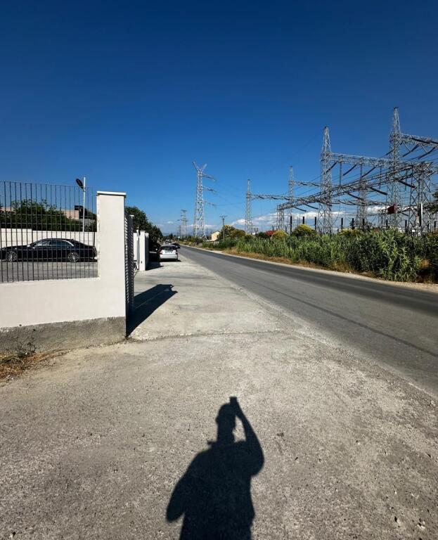 SHITEN 2 SHTEPI PRIVATE NJERA E PERFUNDUAR DHE TJETRRA NE PERFUNDIM E SIPER  RRESHBULL