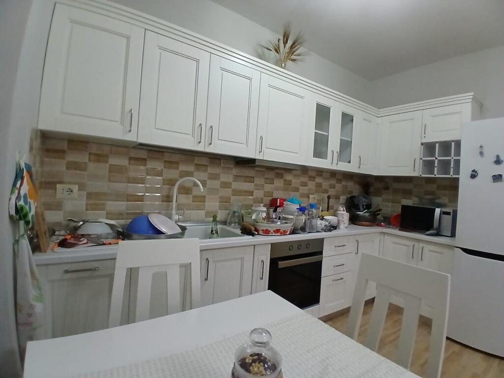 Jepet Me Qera Apartament 2+1+2 Tualete + 2 Ballkone