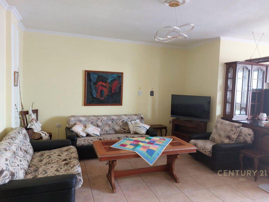 Shitet apartament 2+1+2 tualete tek Hoxha Tahsim! 255,000 € /Muaj