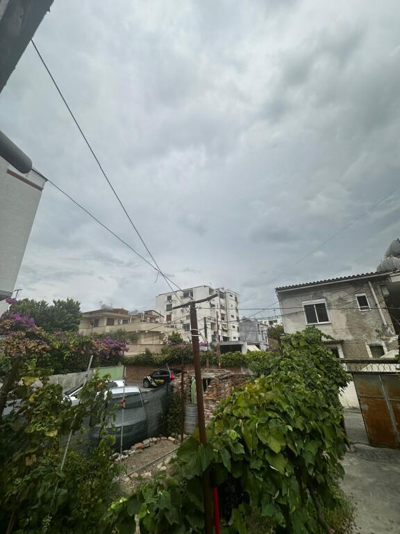 🏡 SHITET SHTËPI PRIVATE – PRANË POLICISË, DURRËS