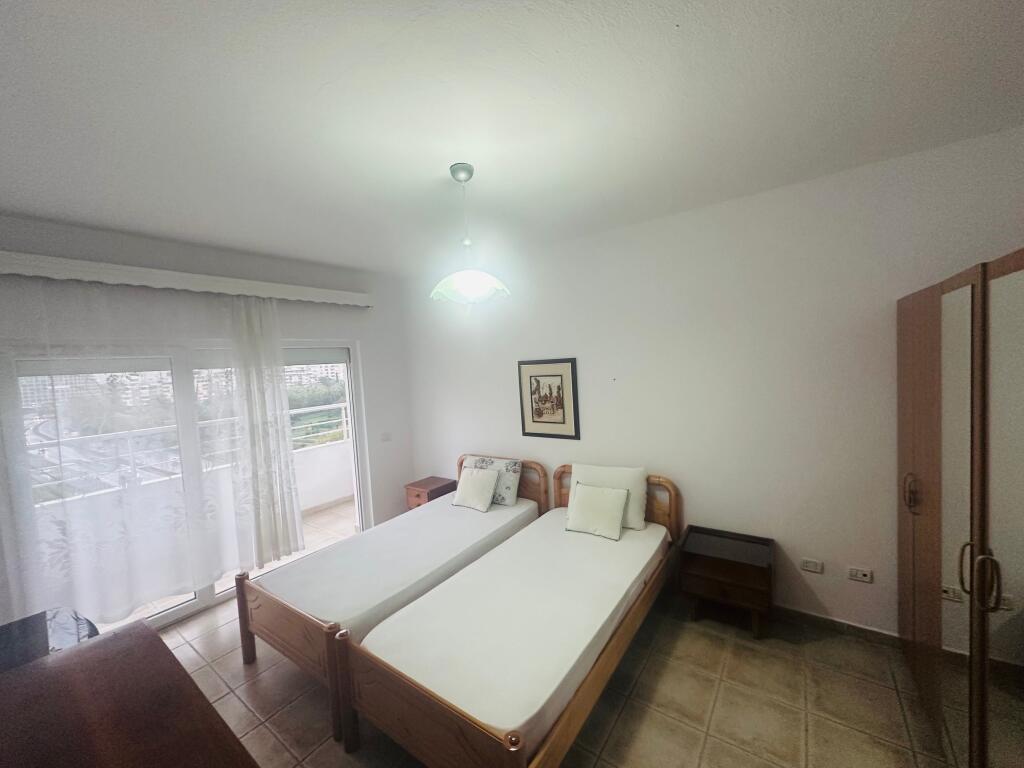 Jepet Me Qera Apartament 1+1+1 Ballkon