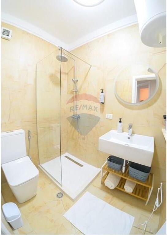 Shitet apartament 2+1 ne qender!