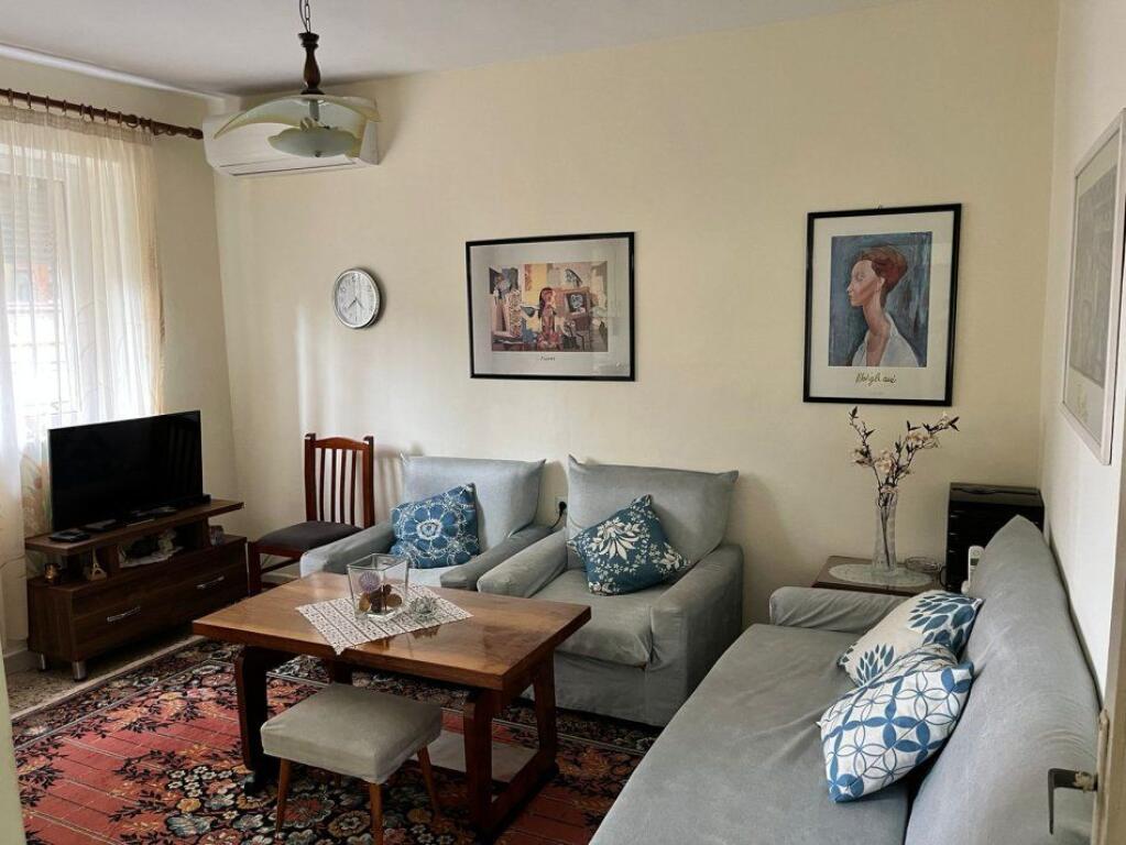 🏡 Appartamento 2+1 in affitto vicino al Liceo Partizani, Tirana