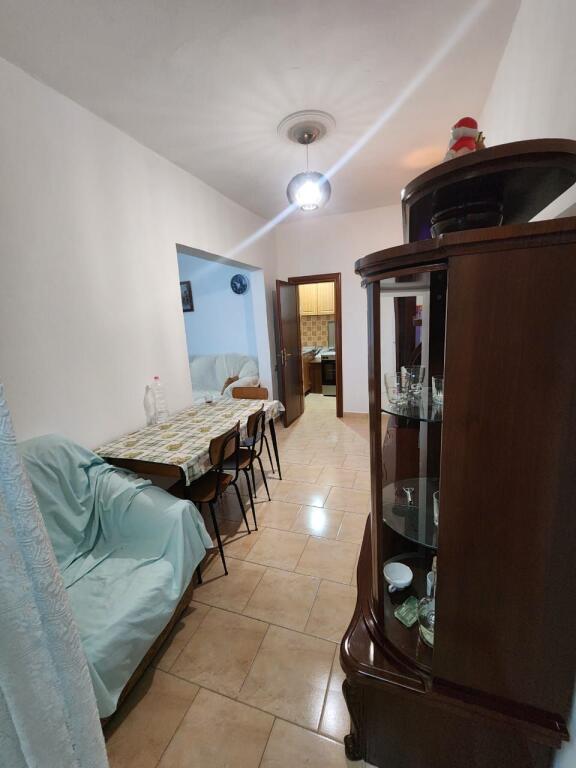 AFFITTASI APPARTAMENTO 2+1 A CEZMJA FERRES  DURRES