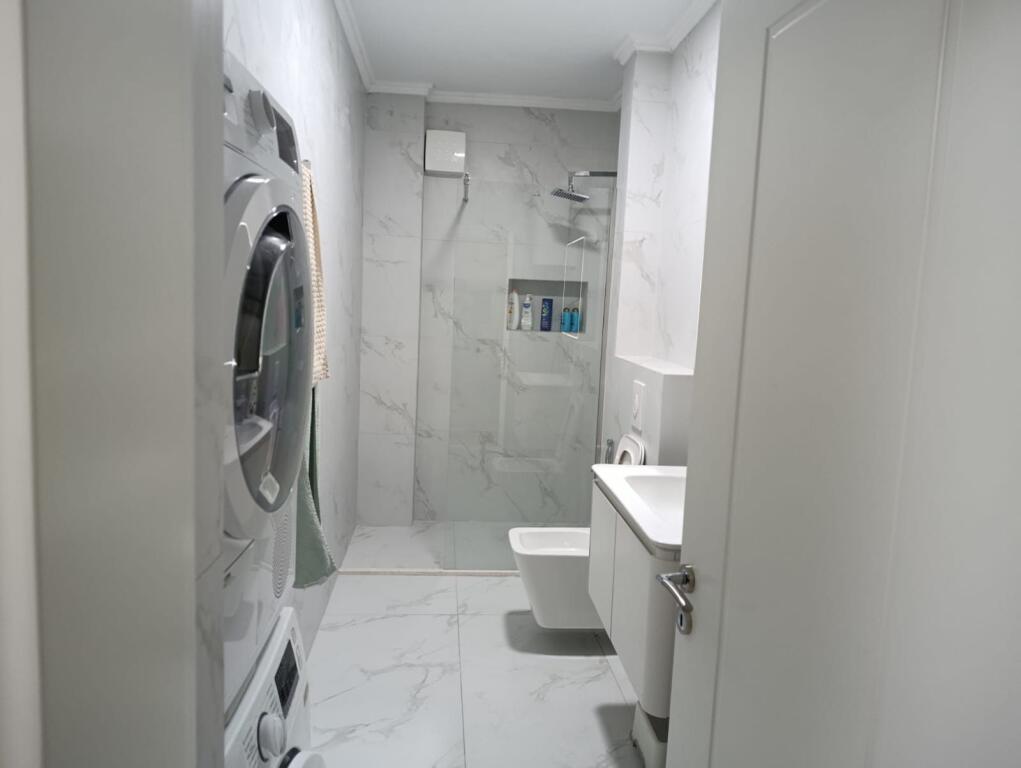 Apartament 1+1 prane Square 21!