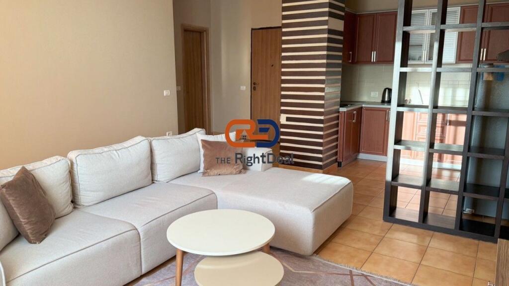 Prane Rruges Se Barrikadave, Shitet Apartament 1+1+Post Parkimi, Mundesi Ideale Investimi !!