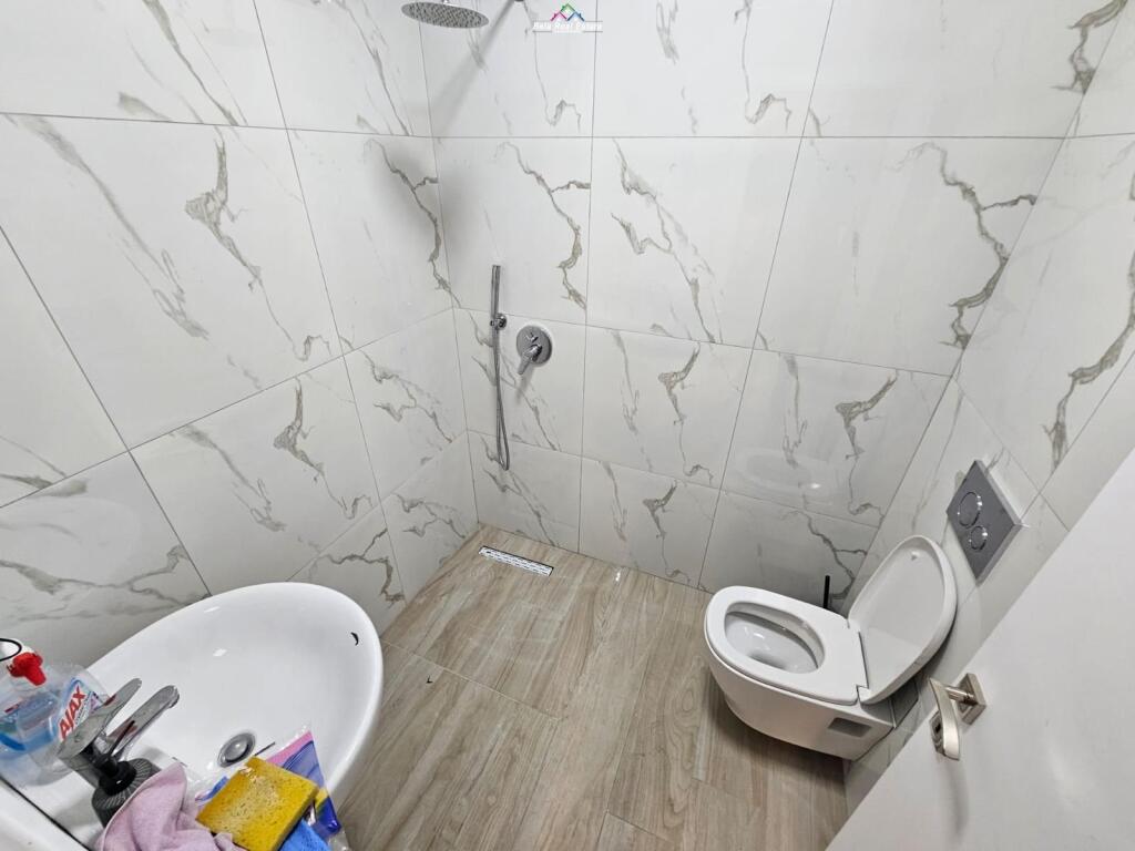 Zyre me Qera 2+1 tek Kompleksi Zirkon (ID BZ2746) Tirane